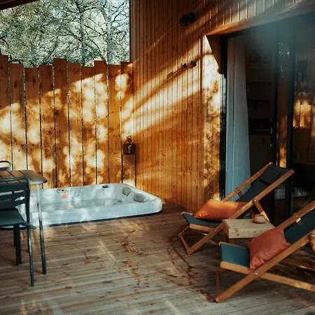 Aux Trois Chenes Spas * Меркюе